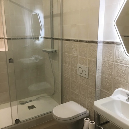 Pose de faïence pour salle de bain